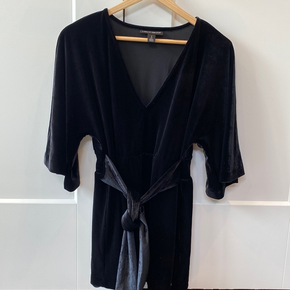 A Pea in the Pod Black Velvet Top